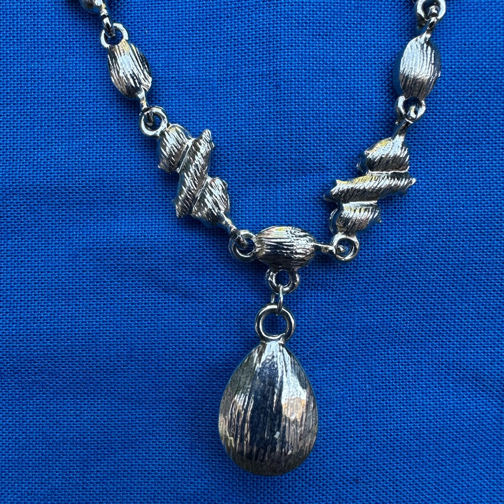 CHARMING CHARLIE Silver RSVP Rhinestone 18”-20”adjustable length necklace - Picture 6 of 9